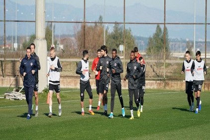 Gaziantep, Fenerbahçe maçı hazırlıklarına Antalya&#039;da başladı