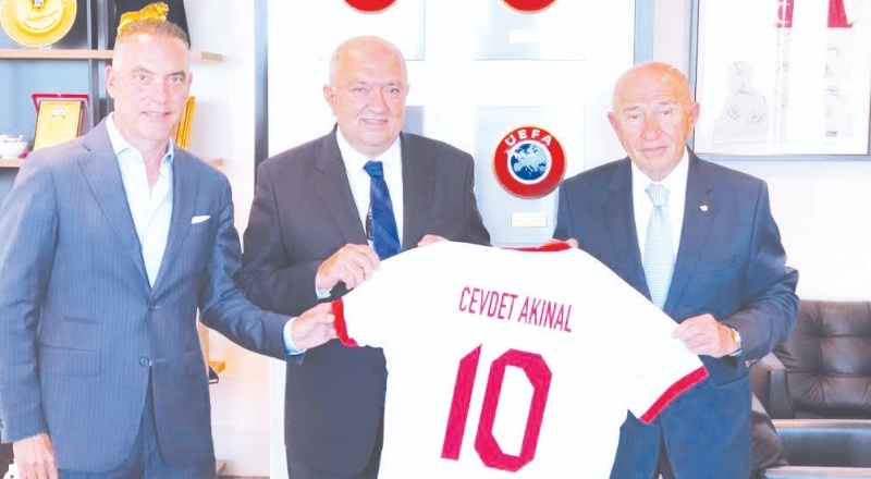 Gaziantep FK Başkanı Akınal, Nihat Özdemir'i ziyaret etti