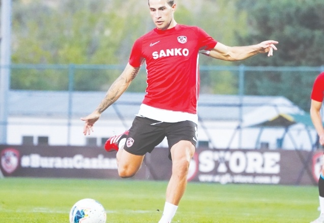 Gaziantep FK kampa girdi