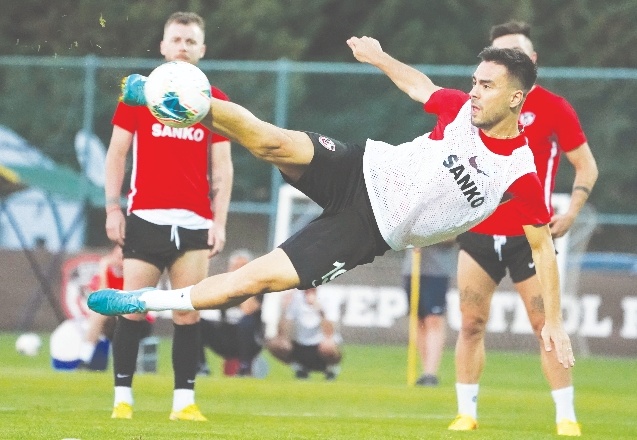 Gaziantep FK kampa girdi