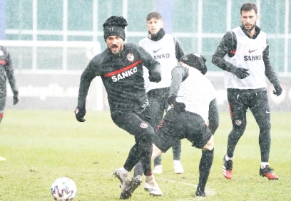 Gaziantep FK kampa girdi