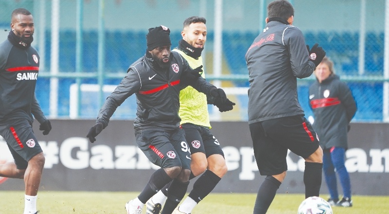 Gaziantep FK kampa girdi