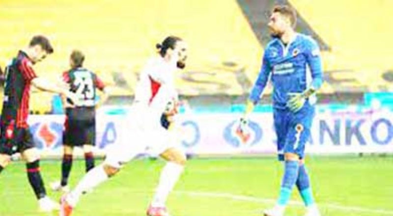 Gaziantep FK, Kenan Özer ile yollarını karşılıklı anlaşarak ayırdı