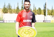 Gaziantep FK, Kevin Mirallas'ı baklava ile karşıladı