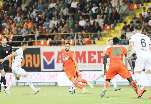 Gaziantep FK Teknik Direktörü Erol Bulut: "Çok adaletli bir maç olduğunu düşünmüyorum”