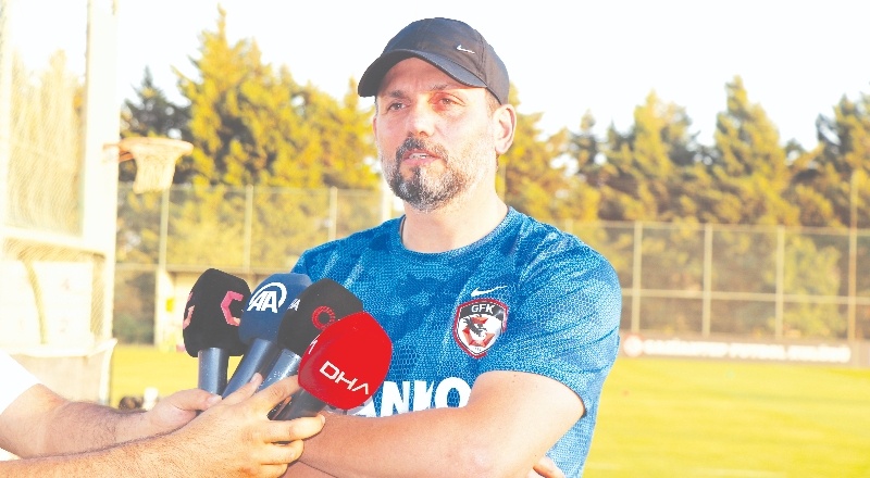 Gaziantep FK Teknik Direktörü Erol Bulut: Orta saha ve hücum takviyelerimiz olacak