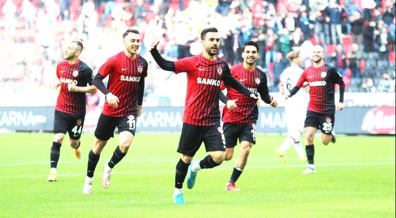 Gaziantep FK yenilmezlik serisini 5 maça çıkardı 3 - 1