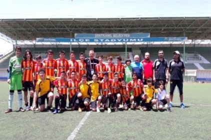Gaziantep Grubunda yer alan Kayserispor U13 takımı oynadığı 3 maçı da kazanarak şampiyon oldu