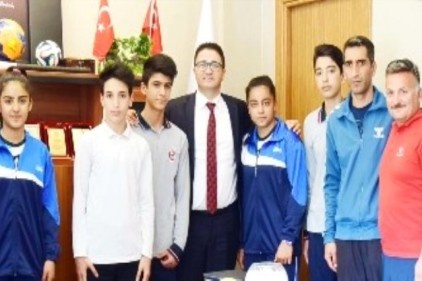 Gaziantep Hentbol Erkek ve Bayan takımı Ökkeş Demir&#8217;i ziyaret etti
