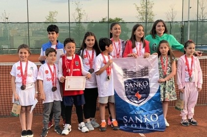 &#8220;Gaziantep İl Birinciliği Ferdi Tenis Turnuvası&#8221;na 90 sporcu katıldı