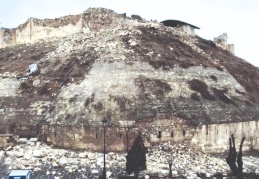 Gaziantep kalesi de hasar gördü