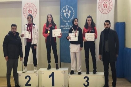 Gaziantep, karatede birincilik kürsüsünde 