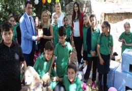Gaziantep Kolej Vakfı öğrencileri mama ve battaniye götürdü