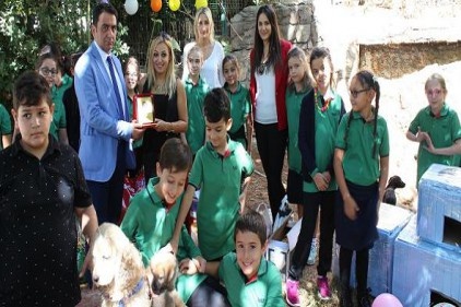 Gaziantep Kolej Vakfı öğrencileri mama ve battaniye götürdü
