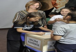 Gaziantep Kolej Vakfı Özel Ortaokulu sandık başına gitti ve Okul Meclisini seçti 