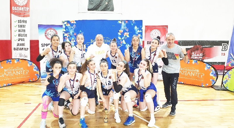 Gaziantep Kolej Vakfı’nın sultanları voleybolda namağlup şampiyon