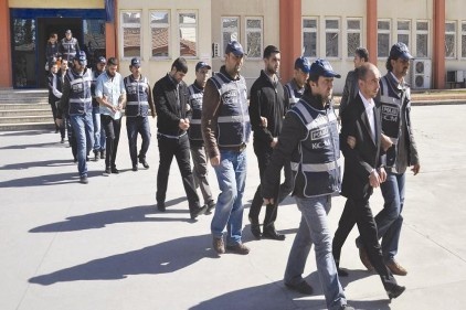 Gaziantep merkezli 5 ilde düzenlenen operasyonda 15 kişi gözaltına alındı