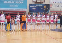 Gaziantep Polisgücü, toplam 32 puanla namağlup unvanını koruyor