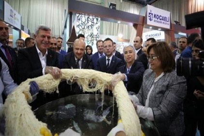 Gaziantep, sadece kendi çalışmaz yanındakini de çalıştırır