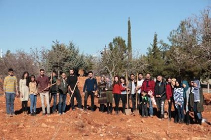 Gaziantep Üniversitesi Fotoğraf  Topluluğu 95 meşe fidanı dikti