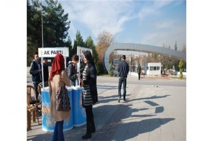 Gaziantep Üniversitesi önünde &#039;üye&#039; standı kurdular