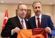 Gaziantep valisine Galatasaray forması 