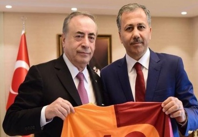 Gaziantep valisine Galatasaray forması 