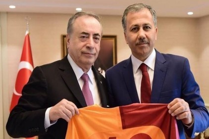 Gaziantep valisine Galatasaray forması 