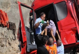 Gaziantep yolunda TIR kamyona çarptı 
