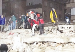 Gaziantep'te 6 katlı bina enkazından 2 ceset çıkartıldı