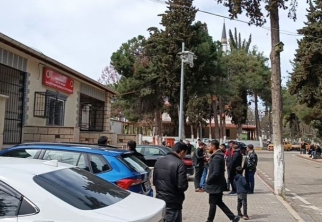 Gaziantep'te kaza yapan otomobile arkadan gelen otomobil çarptı: 2'si avukat 5 ölü