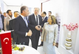 Gaziantep’in en büyük seramik showroomu açıldı