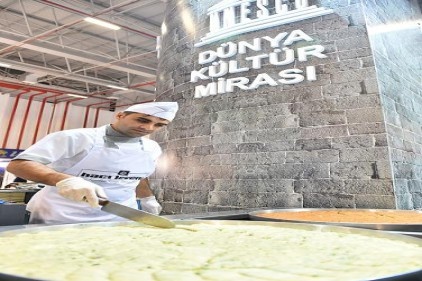 Gaziantep&#8217;in lahmacun, baklava ve kebap çeşitleri sunuluyor