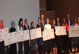 Gaziantepli  6 kadın girişimciye mikro kredi çekleri verildi