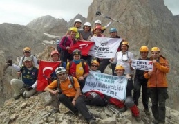 Gaziantepli dağcı Barış Çelik “Fire Thru The Crux” isimli rotayı ilk kez solo tırmandı