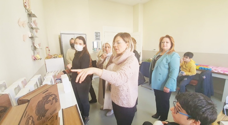 Gaziantepli kadınların çalışmalarını inceledi