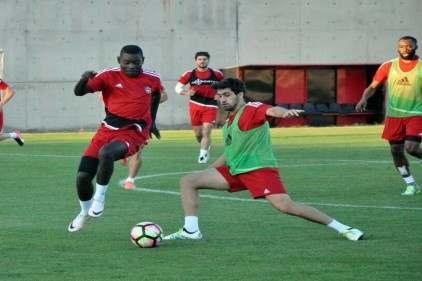 Gaziantepspor, transfer dönemini hareketli geçiren takımlardan biri olurken, kadrosuna 14 futbolcu dahil etti. 
