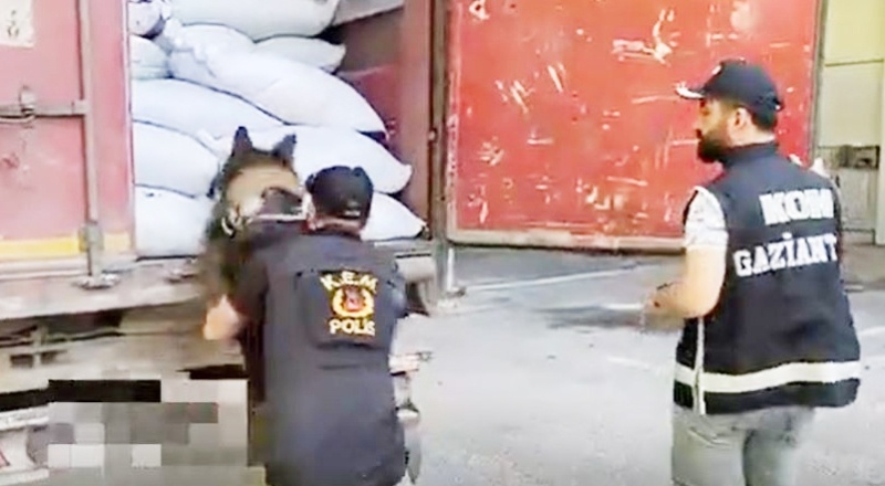 Gaziantep'te 10 bin 400 paket kaçak sigara ele geçirildi