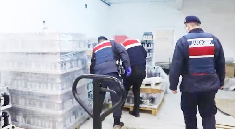Gaziantep’te 57 bin 500 litre sahte içki ele geçirildi