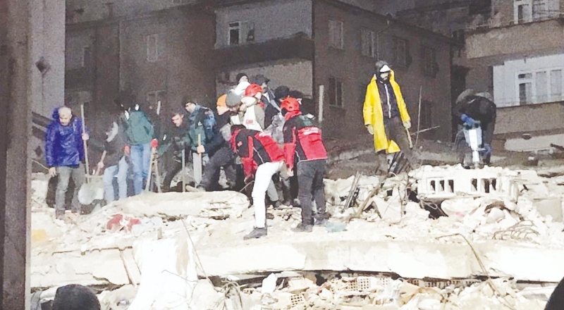 Gaziantep'te 6 katlı bina enkazından 2 ceset çıkartıldı
