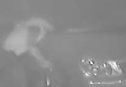 Gaziantep'te araç lastiklerinin bıçaklanma anı güvenlik kamerasında