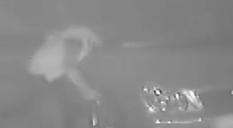 Gaziantep'te araç lastiklerinin bıçaklanma anı güvenlik kamerasında