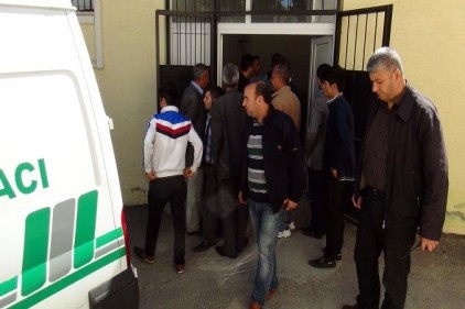Gaziantep&#8217;te barda çıkan silahlı kavgada vurulan 1 kişi hayatını kaybederken, 1 kişi de yaralandı.