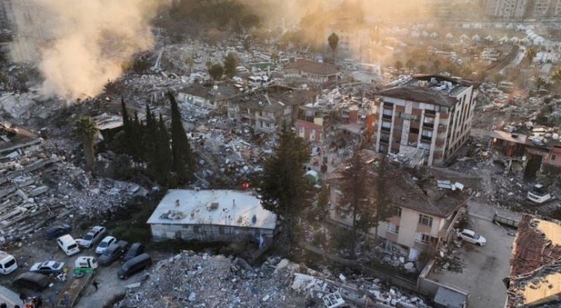 Gaziantep’te bir kişi enkazdan 111 saat sonra sağ olarak kurtarıldı