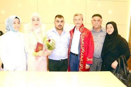 Gaziantep&#039;te "07.07.2017"de 107 çift dünya evine girdi 