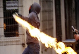 Gaziantep'te gece bir okula molotoflu saldırı düzenlendi
