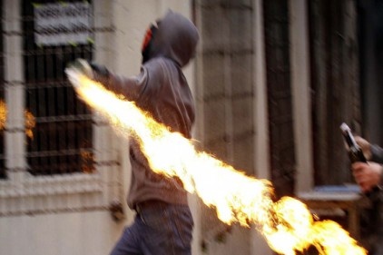 Gaziantep&#039;te gece bir okula molotoflu saldırı düzenlendi