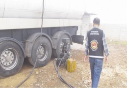 Gaziantep'te iki farklı TIR garajına kaçak baskını yapıldı