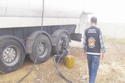 Gaziantep&#039;te iki farklı TIR garajına kaçak baskını yapıldı