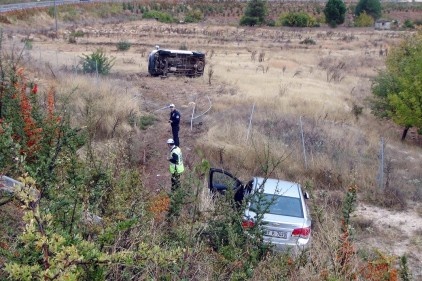 Gaziantep&#8217;te otomobil işçi servisi ile çarpıştı